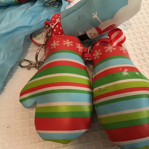 NWT Two’s Company All decked out on the go tote with key chain and toggle - Picture 8 of 8